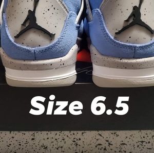 Jordan 4 UNC Deadstock